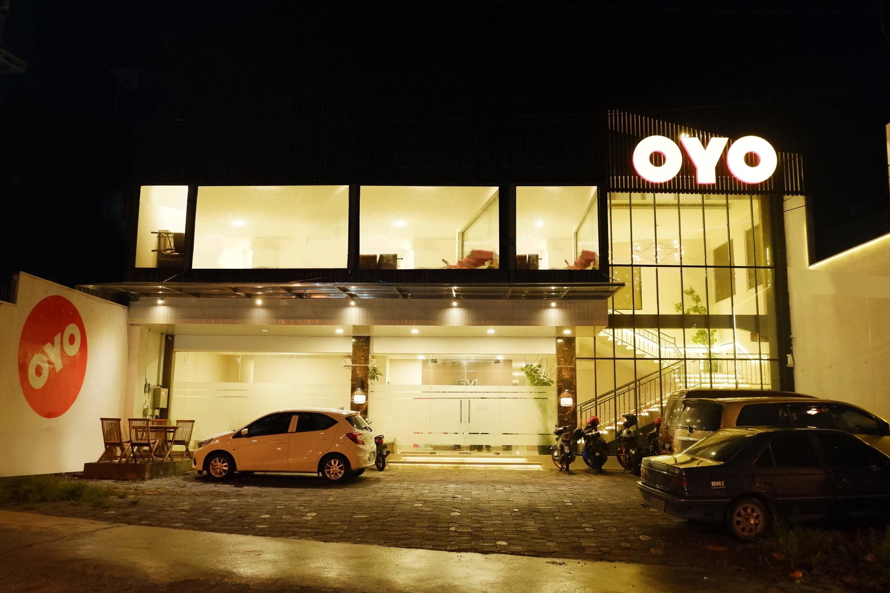 Oyo 379 Grand Mundu Ξενοδοχείο Σεμαράνγκ Εξωτερικό φωτογραφία